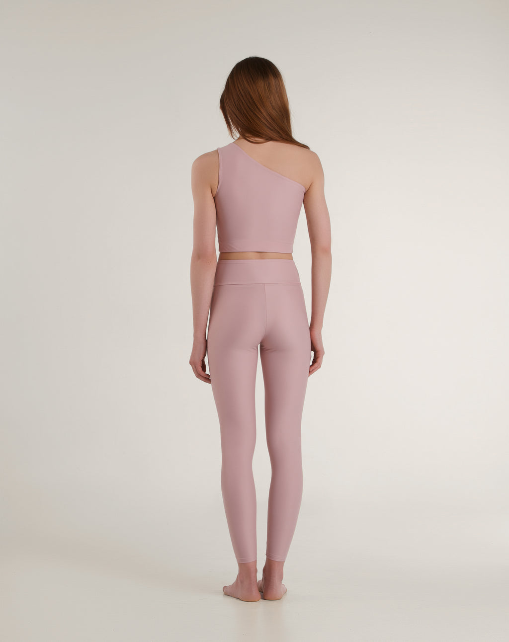 pudrowo różowe legginsy z modelującym pasem