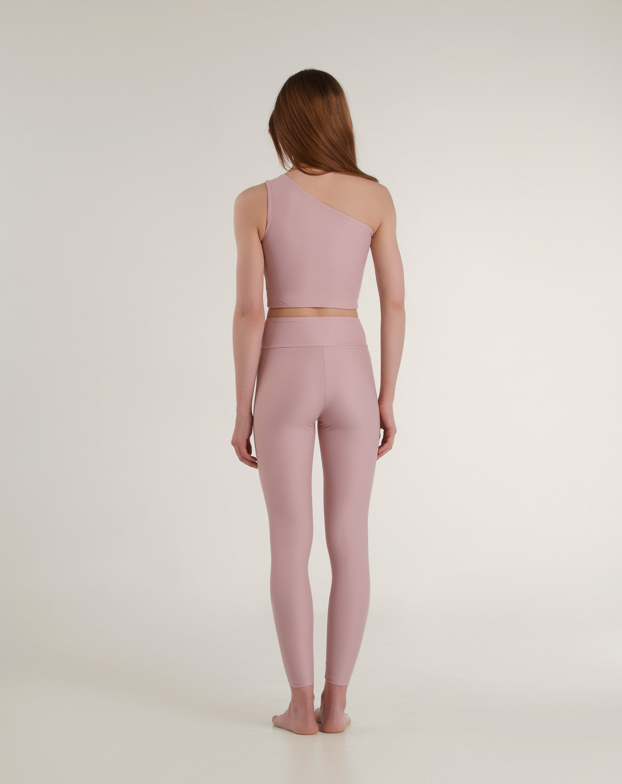 pudrowo różowe legginsy z modelującym pasem